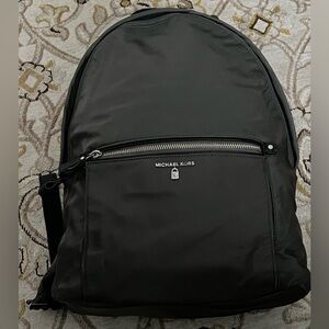 Michale Kors nylon backpack 16”-14”-4”🦋🦋☘️☘️
